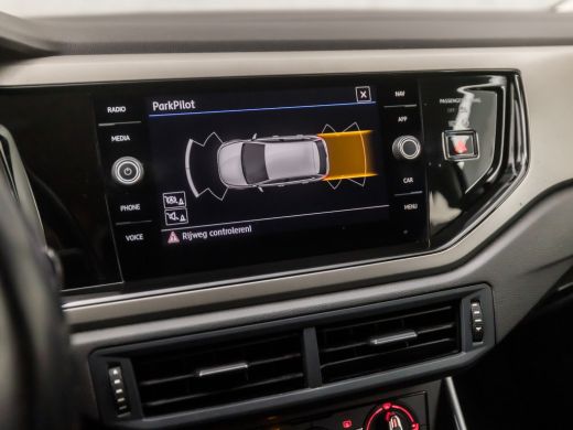 Volkswagen Polo 1.0 TSI Sportline (APPLE CARPLAY, GROOT NAVI, PARKEERSENSOREN, ADAPTIVE CRUISE, GETINT GLAS, SPOR... ActivLease financial lease