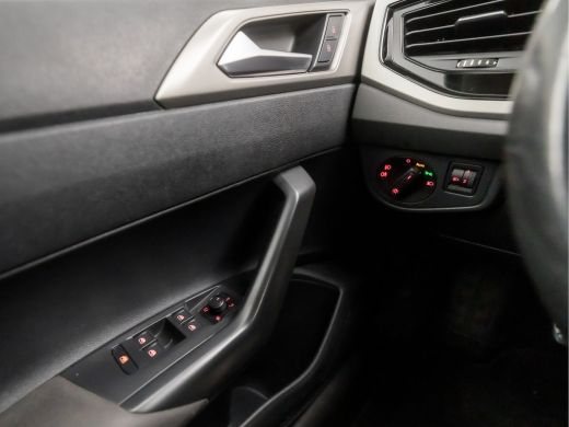 Volkswagen Polo 1.0 TSI Sportline (APPLE CARPLAY, GROOT NAVI, PARKEERSENSOREN, ADAPTIVE CRUISE, GETINT GLAS, SPOR... ActivLease financial lease