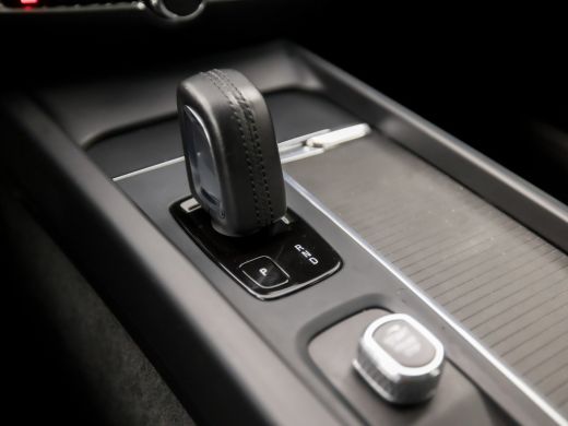 Volvo  V60 2.0 B3 Momentum Advantage 164Pk Automaat (APPLE CARPLAY, GROOT NAVI, CAMERA, ADAPTIVE CRUISE, SPO... ActivLease financial lease