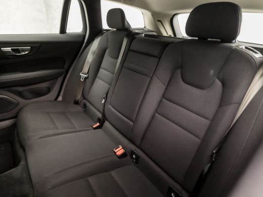 Volvo  V60 2.0 B3 Momentum Advantage 164Pk Automaat (APPLE CARPLAY, GROOT NAVI, CAMERA, ADAPTIVE CRUISE, SPO... ActivLease financial lease