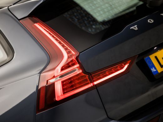 Volvo  V60 2.0 B3 Momentum Advantage 164Pk Automaat (APPLE CARPLAY, GROOT NAVI, CAMERA, ADAPTIVE CRUISE, SPO... ActivLease financial lease