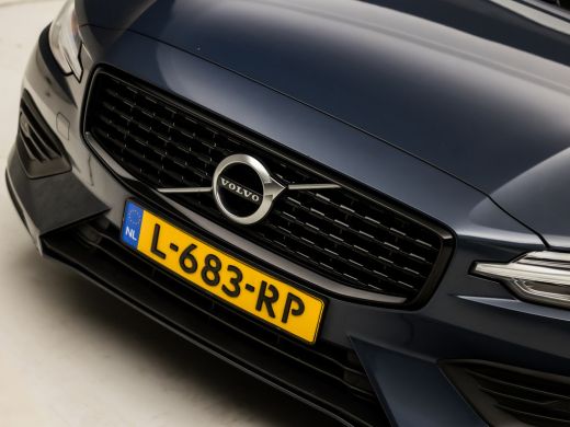 Volvo  V60 2.0 B3 Momentum Advantage 164Pk Automaat (APPLE CARPLAY, GROOT NAVI, CAMERA, ADAPTIVE CRUISE, SPO... ActivLease financial lease
