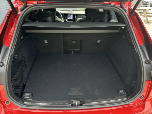 Volvo  XC60 2.0 T8 Plug-in hybrid AWD Ultra Dark Heico Sportiv | Actief Sportuitlaatsysteem | Luchtvering | H... ActivLease financial lease