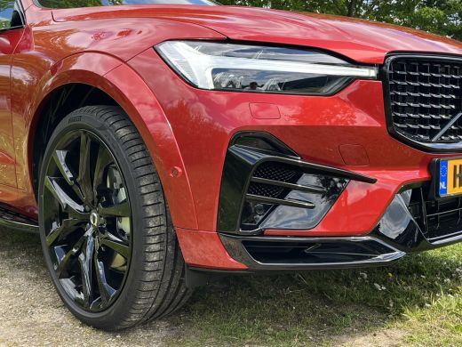 Volvo  XC60 2.0 T8 Plug-in hybrid AWD Ultra Dark Heico Sportiv | Actief Sportuitlaatsysteem | Luchtvering | H... ActivLease financial lease