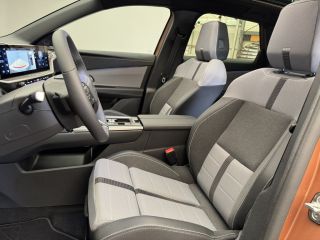 Opel Grandland GS 73 kWh | Focal | Pano | 20 '' LMV | Stoel- + Stuurverwarming | Audio installatie premium | Ele...