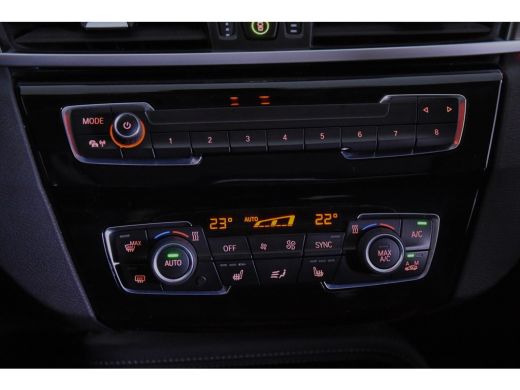 BMW X1 sDrive18i *1ste Eigenaar*Leer*Navigatie*HUD*Panoramadak* ActivLease financial lease
