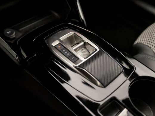 Peugeot 208 1.2 PureTech GT Automaat (PANORAMADAK, APPLE CARPLAY, GROOT NAVI, VIRTUAL COCKPIT, 360 CAMERA, LE... ActivLease financial lease