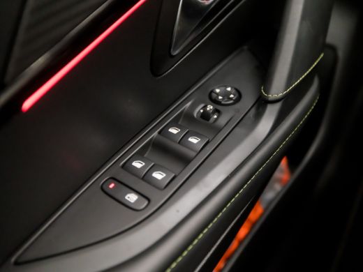 Peugeot 208 1.2 PureTech GT Automaat (PANORAMADAK, APPLE CARPLAY, GROOT NAVI, VIRTUAL COCKPIT, 360 CAMERA, LE... ActivLease financial lease