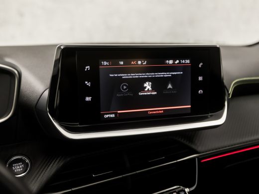 Peugeot 208 1.2 PureTech GT Automaat (PANORAMADAK, APPLE CARPLAY, GROOT NAVI, VIRTUAL COCKPIT, 360 CAMERA, LE... ActivLease financial lease