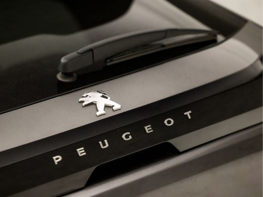 Peugeot 208 1.2 PureTech GT Automaat (PANORAMADAK, APPLE CARPLAY, GROOT NAVI, VIRTUAL COCKPIT, 360 CAMERA, LE... ActivLease financial lease
