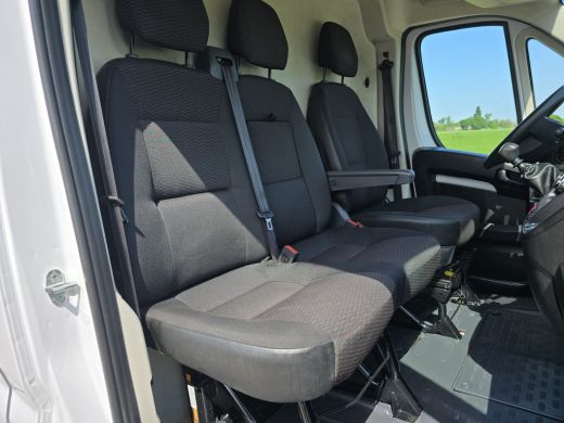 Peugeot Boxer 335 2.2 BlueHDi L2 H2 - 140 Pk - Euro 6 - Navi - ParkeerCamera - Airco - Cruise Control ActivLease financial lease