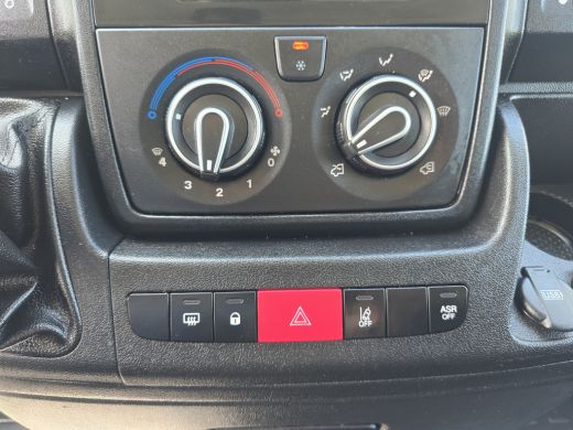 Peugeot Boxer 335 2.2 BlueHDi L2 H2 - 140 Pk - Euro 6 - Navi - ParkeerCamera - Airco - Cruise Control ActivLease financial lease