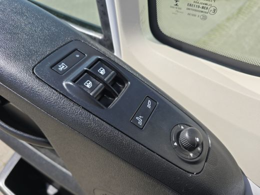 Peugeot Boxer 335 2.2 BlueHDi L2 H2 - 140 Pk - Euro 6 - Navi - ParkeerCamera - Airco - Cruise Control ActivLease financial lease