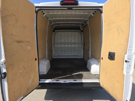Peugeot Boxer 335 2.2 BlueHDi L2 H2 - 140 Pk - Euro 6 - Navi - ParkeerCamera - Airco - Cruise Control ActivLease financial lease
