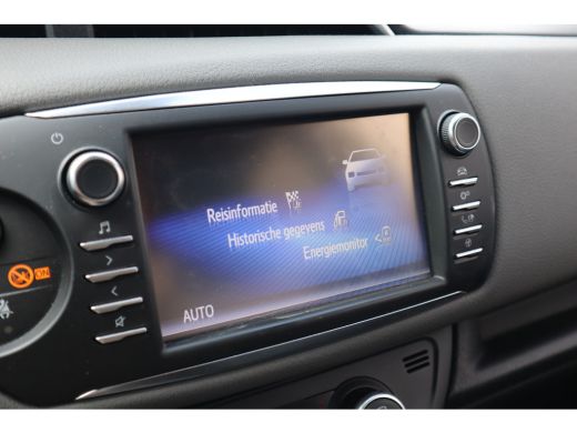 Toyota Yaris 1.5 Hybrid Dynamic Camera / Climate Control / Navigatie / 1e eigenaar ActivLease financial lease
