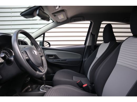 Toyota Yaris 1.5 Hybrid Dynamic Camera / Climate Control / Navigatie / 1e eigenaar ActivLease financial lease