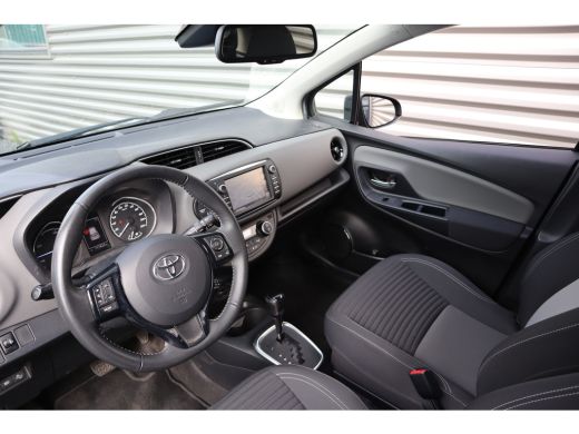 Toyota Yaris 1.5 Hybrid Dynamic Camera / Climate Control / Navigatie / 1e eigenaar ActivLease financial lease