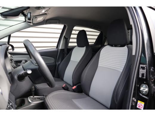 Toyota Yaris 1.5 Hybrid Dynamic Camera / Climate Control / Navigatie / 1e eigenaar ActivLease financial lease