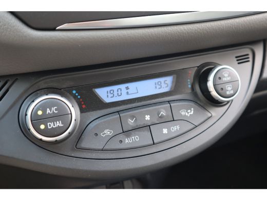 Toyota Yaris 1.5 Hybrid Dynamic Camera / Climate Control / Navigatie / 1e eigenaar ActivLease financial lease