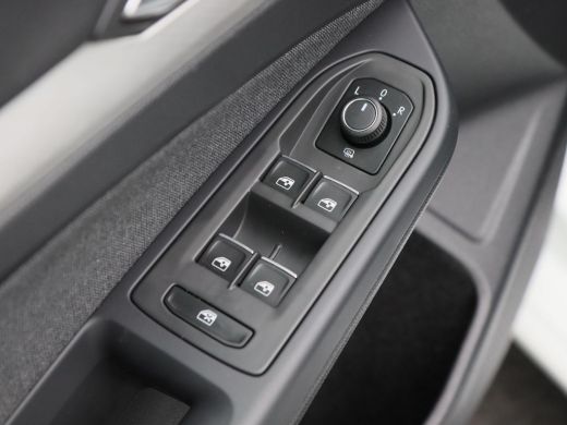 Volkswagen Golf 1.0 TSi Life | 16 Inch | Cruise Control | Climate Control | Carplay | 38.995 Km!! ActivLease financial lease