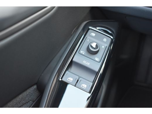 Volkswagen ID.3 Pro Business Inclusief €2000,- inruilvoordeel | BLACK PACK | STOEL + STUURVERW. | CAMERA ActivLease financial lease