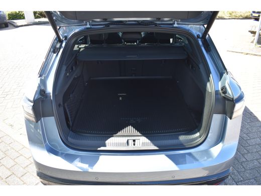 Volkswagen ID.7 Pro Business | TREKHAAK | BLACK PACK | IQ LIGHT | NAVIGATIE | AUTOMATISCHE STOELEN | SFEERVERLICH... ActivLease financial lease