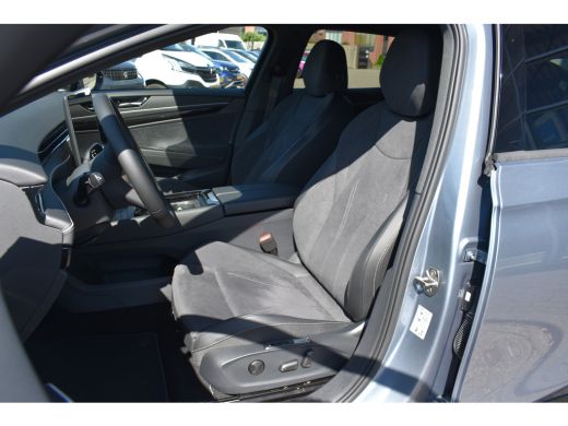 Volkswagen ID.7 Pro Business | TREKHAAK | BLACK PACK | IQ LIGHT | NAVIGATIE | AUTOMATISCHE STOELEN | SFEERVERLICH... ActivLease financial lease