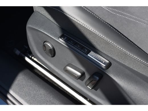 Volkswagen ID.7 Pro Business | TREKHAAK | BLACK PACK | IQ LIGHT | NAVIGATIE | AUTOMATISCHE STOELEN | SFEERVERLICH... ActivLease financial lease