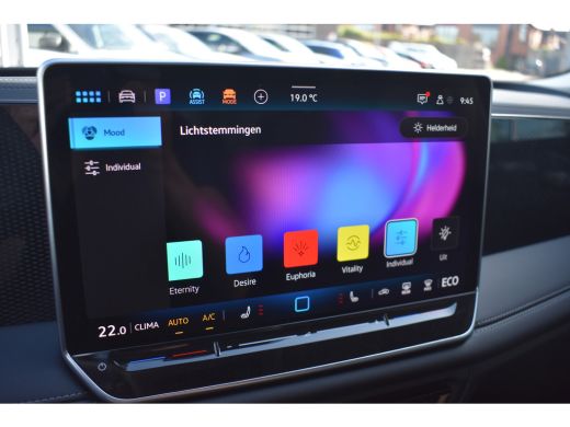 Volkswagen Tiguan Life Edition - eHybrid TREKHAAK | AUTO. A KLEP | STUUR + STOELVERW. | NAVIGATIE ActivLease financial lease