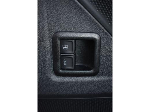Volkswagen Tiguan Life Edition - eHybrid TREKHAAK | AUTO. A KLEP | STUUR + STOELVERW. | NAVIGATIE ActivLease financial lease