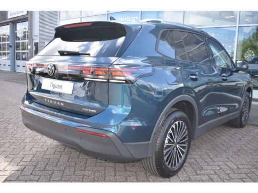 Volkswagen Tiguan Life Edition - eHybrid TREKHAAK | AUTO. A KLEP | STUUR + STOELVERW. | NAVIGATIE ActivLease financial lease