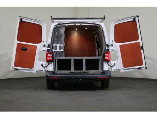 Volkswagen Transporter 2.0 TDI L2 H1 Euro 6 Airco Cruise Trekhaak ActivLease financial lease