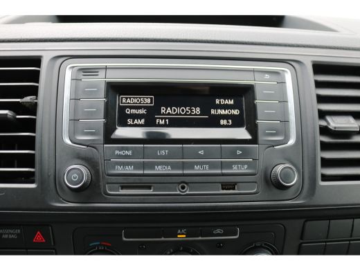 Volkswagen Transporter 2.0 TDI L2 H1 Euro 6 Airco Cruise Trekhaak ActivLease financial lease