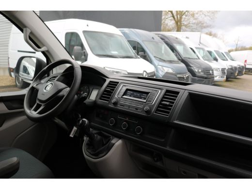 Volkswagen Transporter 2.0 TDI L2 H1 Euro 6 Airco Cruise Trekhaak ActivLease financial lease