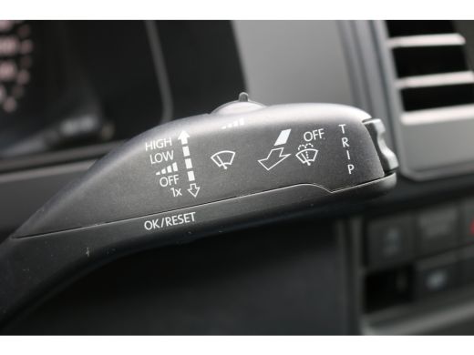 Volkswagen Transporter 2.0 TDI L2 H1 Euro 6 Airco Cruise Trekhaak ActivLease financial lease