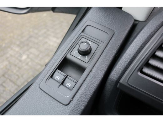 Volkswagen Transporter 2.0 TDI L2 H1 Euro 6 Airco Cruise Trekhaak ActivLease financial lease