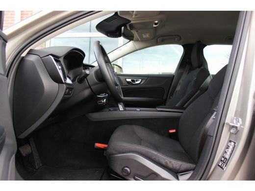 Volvo  V60 2.0 B3 Business Pro | 1e eigenaar | BTW auto | Origineel NL | LED | Camera | Stuurverwarming | 17... ActivLease financial lease