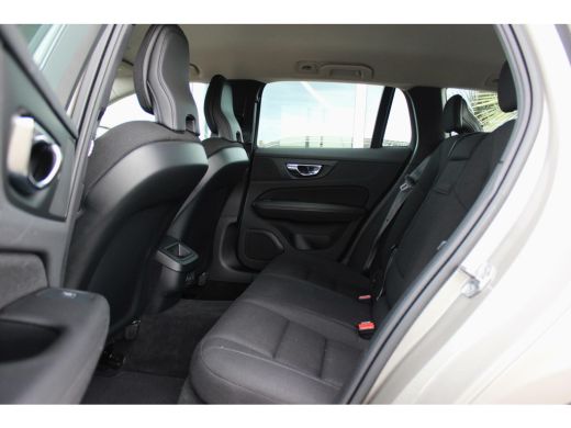 Volvo  V60 2.0 B3 Business Pro | 1e eigenaar | BTW auto | Origineel NL | LED | Camera | Stuurverwarming | 17... ActivLease financial lease