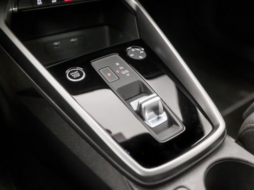 Audi A3 Sportback 30 TFSI Sportline Automaat (APPLE CARPLAY, GROOT NAVI, VIRTUAL COCKPIT, CAMERA, SPORTST... ActivLease financial lease