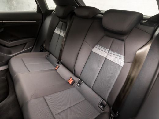 Audi A3 Sportback 30 TFSI Sportline Automaat (APPLE CARPLAY, GROOT NAVI, VIRTUAL COCKPIT, CAMERA, SPORTST... ActivLease financial lease