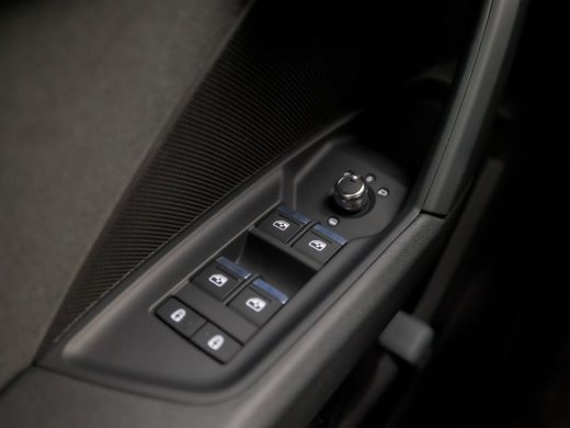Audi A3 Sportback 30 TFSI Sportline Automaat (APPLE CARPLAY, GROOT NAVI, VIRTUAL COCKPIT, CAMERA, SPORTST... ActivLease financial lease