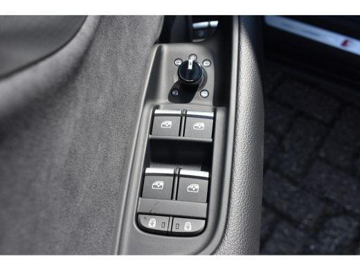 Audi Q8 60 TFSIe 490PK Quattro Pro Line S Competition | PANORAMADAK | TREKHAAK | LEDER ActivLease financial lease