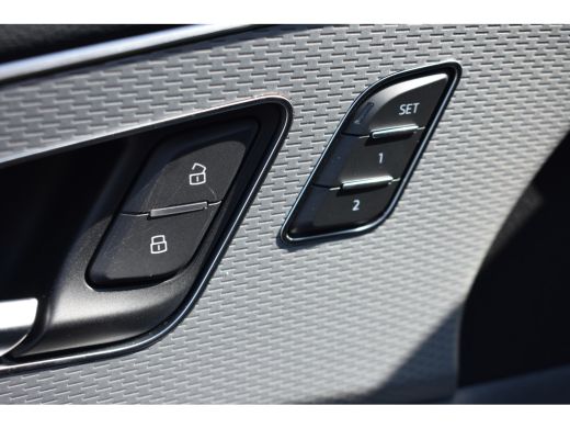 Audi Q8 60 TFSIe 490PK Quattro Pro Line S Competition | PANORAMADAK | TREKHAAK | LEDER ActivLease financial lease