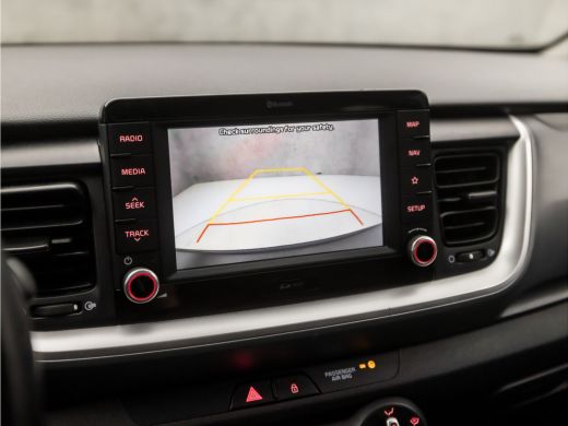 Kia Stonic 1.0 T-GDi DynamicLine (APPLE CARPLAY, NAVIGATIE, CAMERA, PARKEERSENSOREN, SPORTSTOELEN, CRUISE, G... ActivLease financial lease