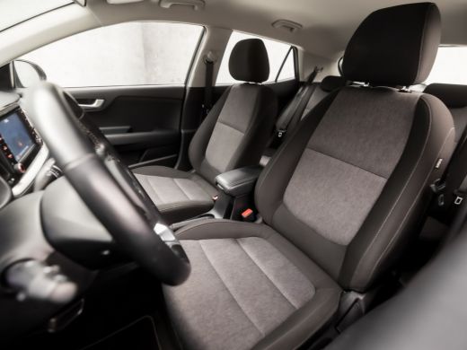 Kia Stonic 1.0 T-GDi DynamicLine (APPLE CARPLAY, NAVIGATIE, CAMERA, PARKEERSENSOREN, SPORTSTOELEN, CRUISE, G... ActivLease financial lease