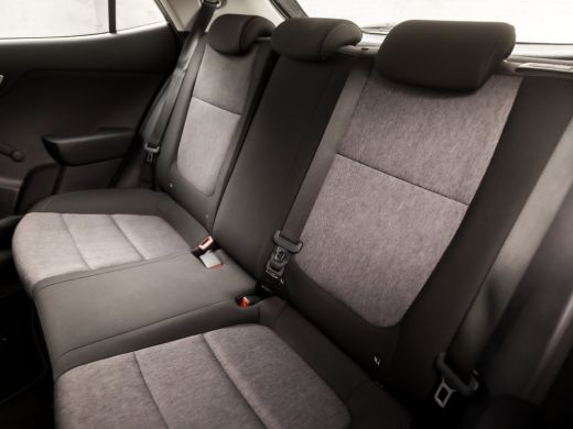 Kia Stonic 1.0 T-GDi DynamicLine (APPLE CARPLAY, NAVIGATIE, CAMERA, PARKEERSENSOREN, SPORTSTOELEN, CRUISE, G... ActivLease financial lease