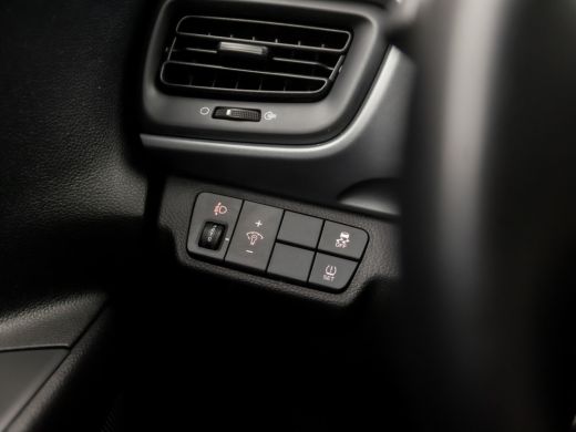 Kia Stonic 1.0 T-GDi DynamicLine (APPLE CARPLAY, NAVIGATIE, CAMERA, PARKEERSENSOREN, SPORTSTOELEN, CRUISE, G... ActivLease financial lease