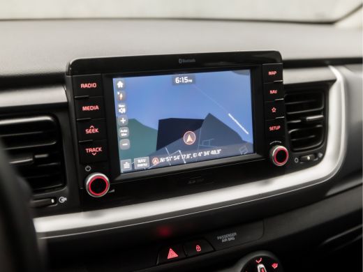 Kia Stonic 1.0 T-GDi DynamicLine (APPLE CARPLAY, NAVIGATIE, CAMERA, PARKEERSENSOREN, SPORTSTOELEN, CRUISE, G... ActivLease financial lease
