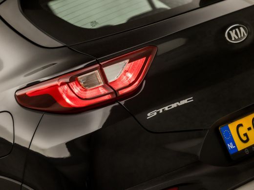 Kia Stonic 1.0 T-GDi DynamicLine (APPLE CARPLAY, NAVIGATIE, CAMERA, PARKEERSENSOREN, SPORTSTOELEN, CRUISE, G... ActivLease financial lease