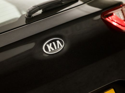 Kia Stonic 1.0 T-GDi DynamicLine (APPLE CARPLAY, NAVIGATIE, CAMERA, PARKEERSENSOREN, SPORTSTOELEN, CRUISE, G... ActivLease financial lease